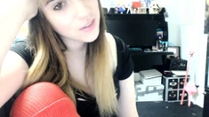 Amateur brunette ariana marie solo toying