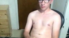 Nerdy Twink Cums on Cam