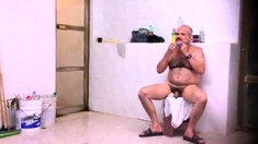 Str8 Spy Pakistani Daddy In Public Bath